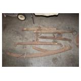 LOT OF VINTAGE SINGLE TREES,SCHYTHES