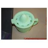 JADEITE GLASS MEASURING CUP / JUICER