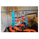 HOT WHEEL CAR TRACK