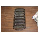 CAST IRON CORN BREAD PAN, LODGE