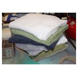 LOT OF BATH TOWELS