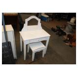 CHILDS MAKEUP VANITY 26X15X39