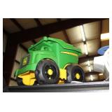 JOHN DEERE DUMP TRUCK TOY