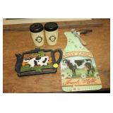 METAL COW TRIVET, SALT & PEPPER, SMALL CUTTING BD