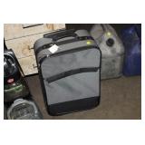 ROLLING SUITCASE WITH KEY