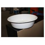 VINTAGE 16" ENAMEL PAN