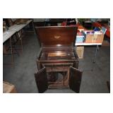 ANTIQUE VICTROLA CABINET