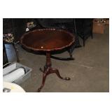 ROUND SCALLOPED PATTERN OCCASIONAL TABLE 28X29TALL