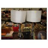 PAIR OF TABLE LAMPS AND METAL HANGING BASKET