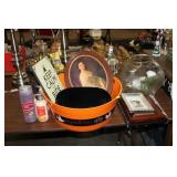 TUB OF VARIOUS DECOR, JAR FRAMES, ETC