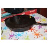 12 IN CAST IRON LODGE SKILLET WITH LID