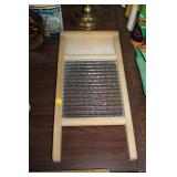 SMALL GLASS WASHBOARD