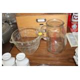 MEASURING PITCHER AND EVENFLO PITCHER