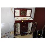 JEWELRY BOX WITH JEWELRY