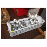 TOTE OF LIGHT BULBS