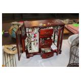 JEWELRY BOX OF JEWELRY