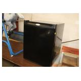 WHIRLPOOL MINI FRIDGE