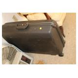 ROLLING SAMSONITE SUITCASE