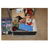 BOX OF KITCHEN ITEMS