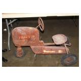 VINTAGE PEDAL TRACTOR