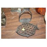 FISH TRIVET & PRESS