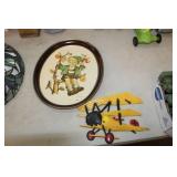 METAL AIRPLANE DECOR & HUMMEL TRAY