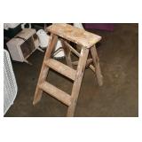 WOODEN STEP LADDER