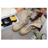 PAIR OF 7.5 COMBAT BOOTS