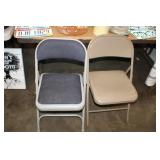 2 FOLDING CHAIRS