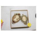 2 BROOCHES