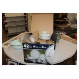 MIKASA DINNERWARE SET