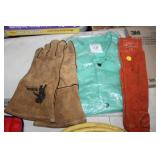 LOT OF WELDING GLOVES & SHIRT
