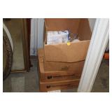 4 LIGHT FIXTURES & BULBS,