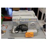 SINGER SEWING MACHINE WITH CASE