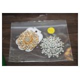 2 BROOCHES
