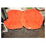 2 FOLDING CHAIRS