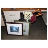 2 UMBRELLAS & FRAMED PRINTS