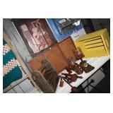 LOT OF WOODEN DECOR