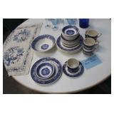 LOT OF VINTAGE BLUE WILLOW DISHES
