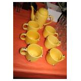 BEE MARY KAY PITCHER & 6 MUGS