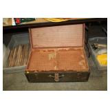 VINTAGE TRUNK WITH TRAY