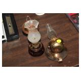 2 VINTAGE FINGER LAMPS