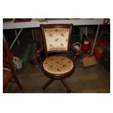 ANTIQUE ROLLING CHAIR