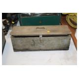 ANTIQUE WOODEN BOX