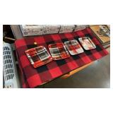 PLAID TABLE RUNNER AND PLATES