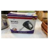 HAND MIXER IN BOX