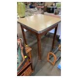 TABLE, 24x24x31" tall