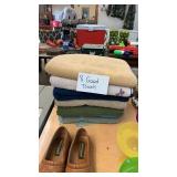 Lot of 8 towels