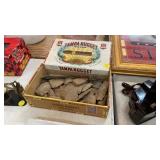 CIGAR BOX OF ARROWHEADS