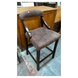 CUSHIONED CHAIR